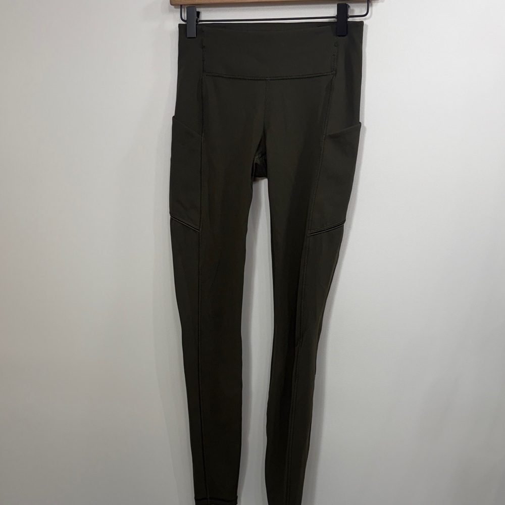 Lululemon Women’s Green athletic crop leggings size 4